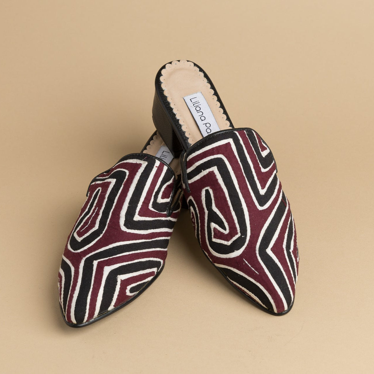 Mola Mule | Black Wine & White – Liliana Pardo