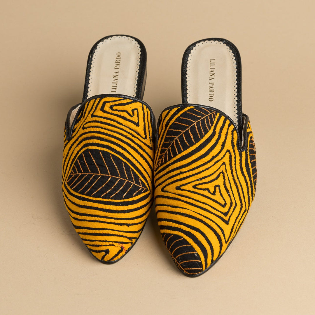 Mola Mules | Black Yellow Leaves – Liliana Pardo