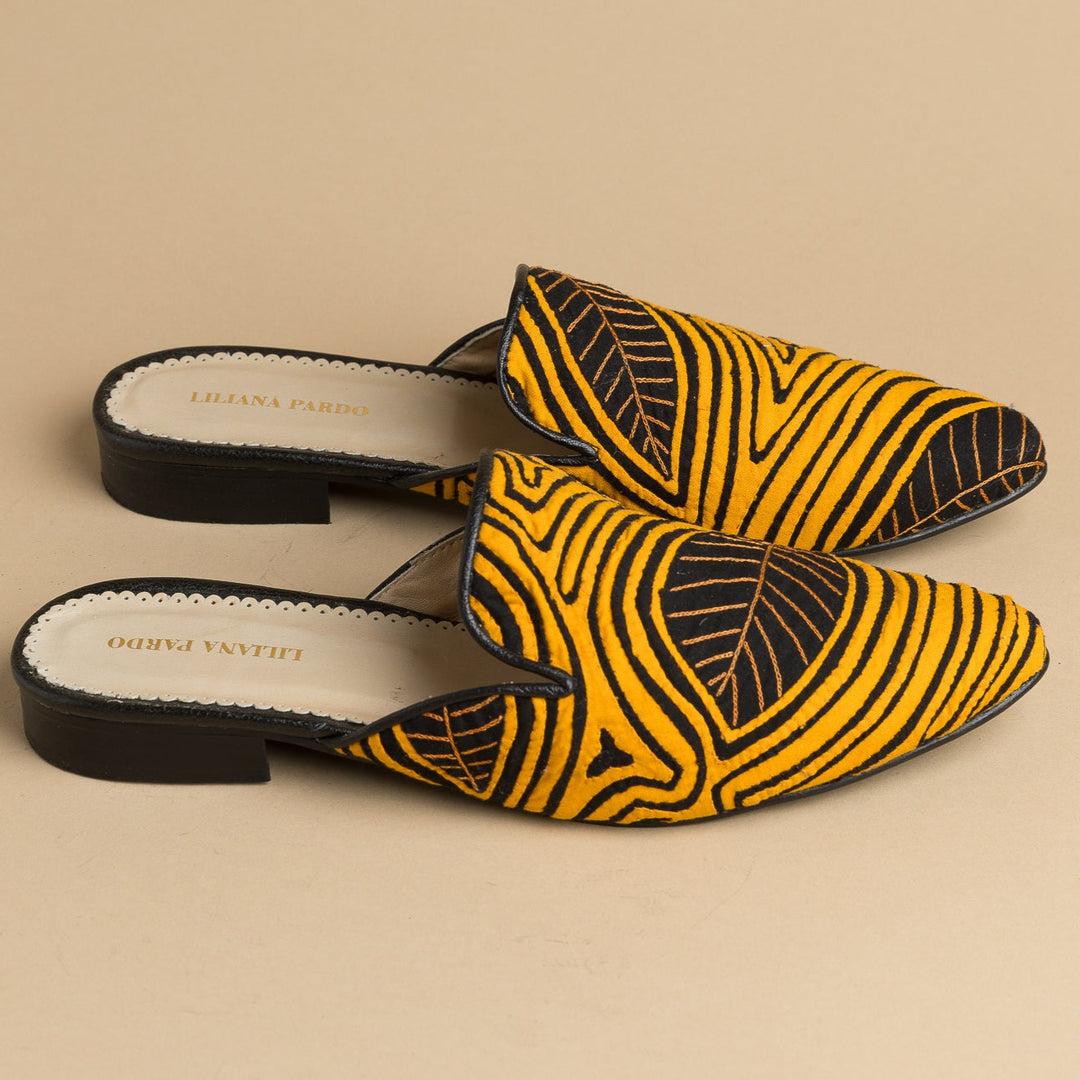 Mola Mules | Black Yellow Leaves – Liliana Pardo