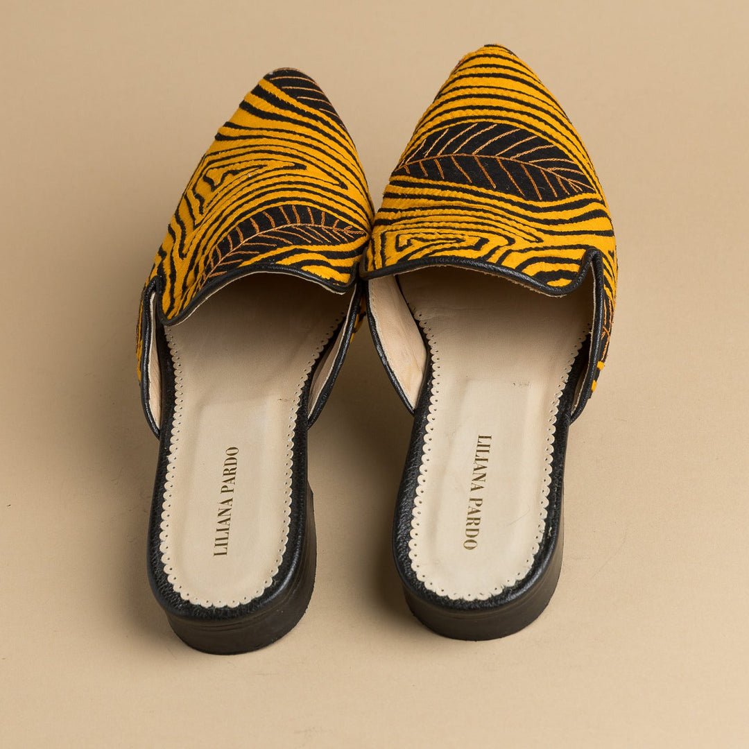 Mola Mules | Black Yellow Leaves – Liliana Pardo